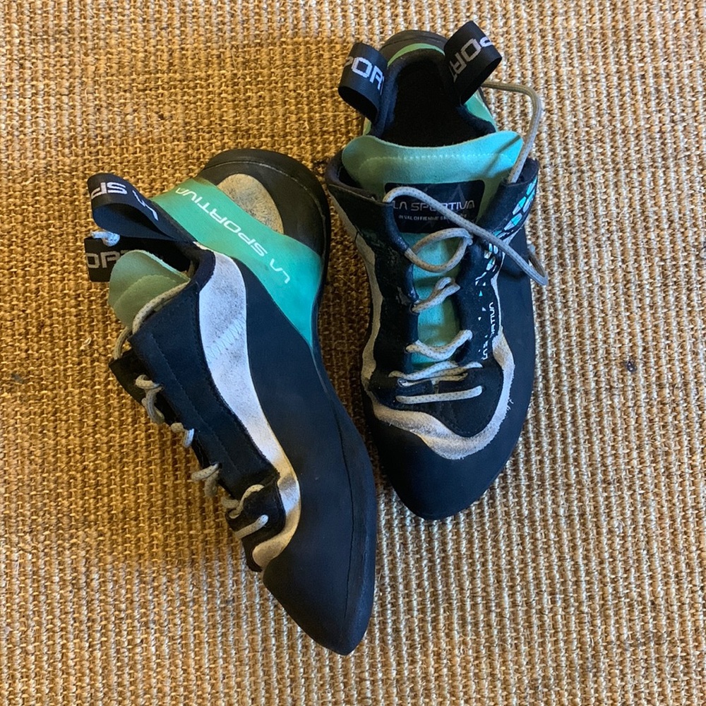La sportiva miura size 40 rock climbing shoes